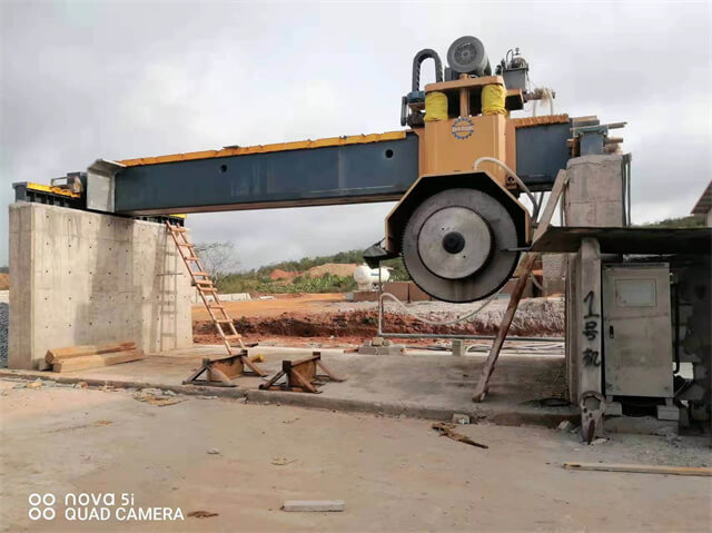 rock cutting machine